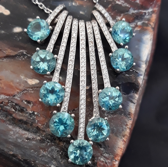 Gorgeous Round Cut Neon Blue Apatite Set - Picture 2 of 10